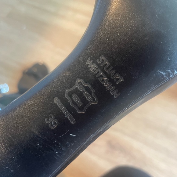 Stuart Weitzman - Picture 4 of 8